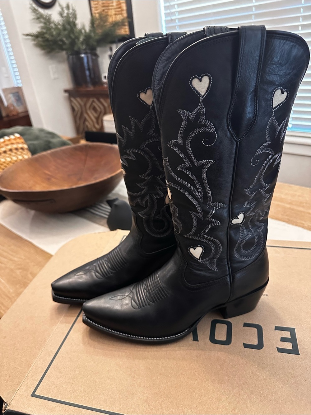 Tecovas Midnight Annie Hearts Size 9